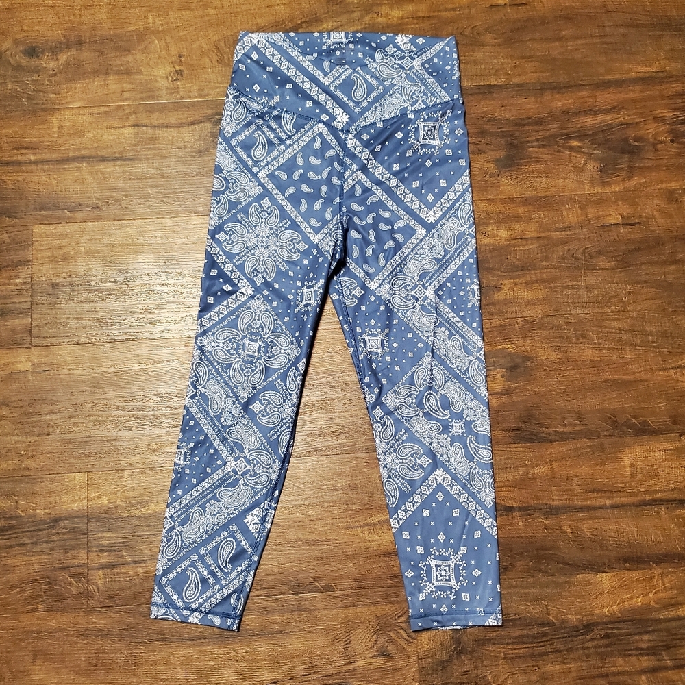 American Eagle L Paisley Vcut Leggings